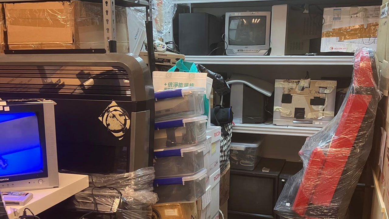 於倉庫等待進行翻新的遊戲設備